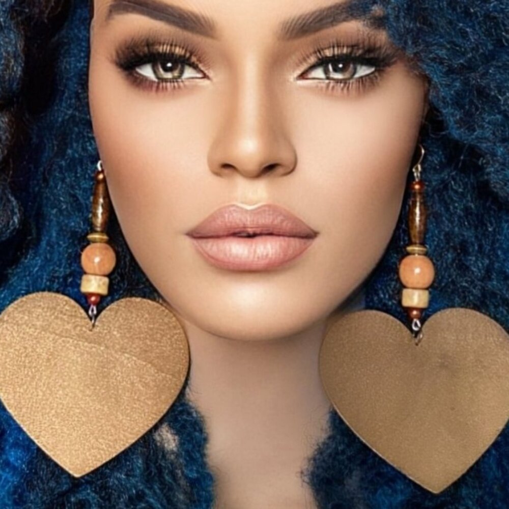 Meet your Posher, Sunflower Jones